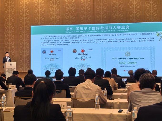 6月18日，由中國(guó)甘肅省人民政府主辦、中國(guó)國(guó)際貿(mào)易促進(jìn)委員會(huì)甘肅省委員會(huì)承辦的“..